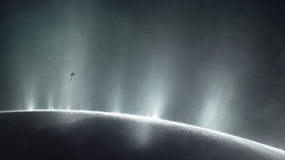 James Webb telescope finds huge spring on Saturn's moon, impacting water many miles into space